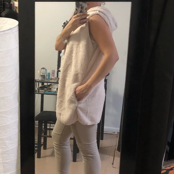 LAST ONE🔻 SOFTEST HOODIE VEST W/ POCKETS - Picture 4 of 4